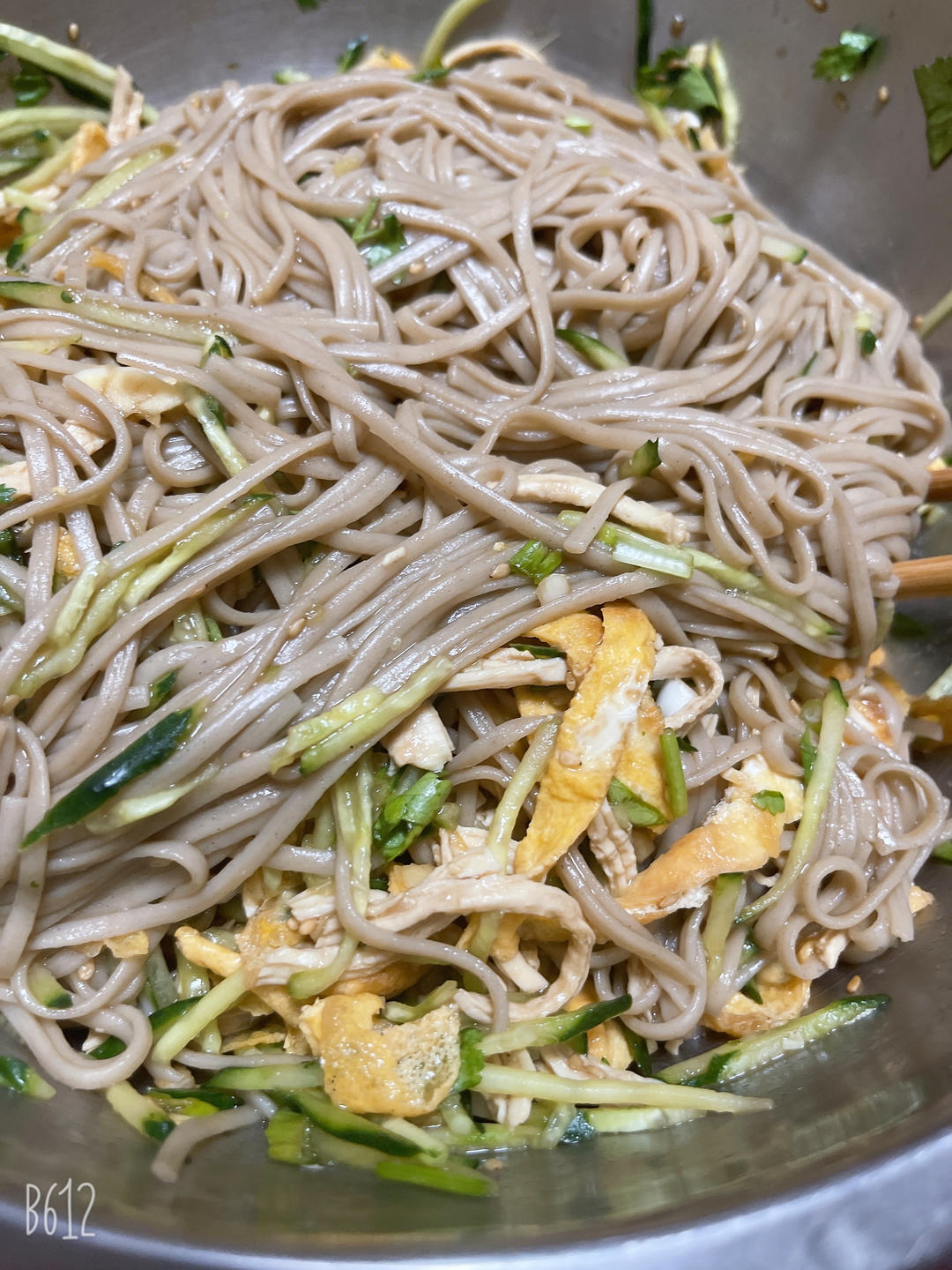 夏天的味道：荞麦鸡丝凉面