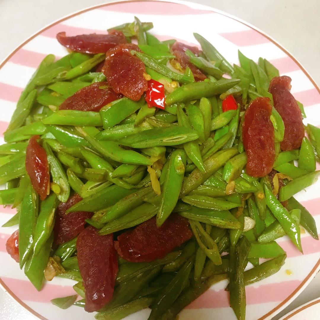 是乔乔哟做的家常菜～四季豆炒腊肠