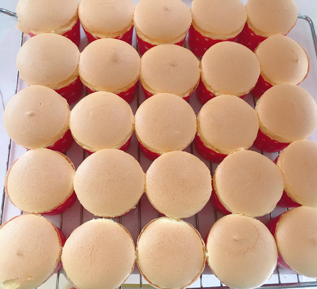 纸杯蛋糕，绝对不塌不裂，百分百成功四段式烘烤方法，不私藏无保留