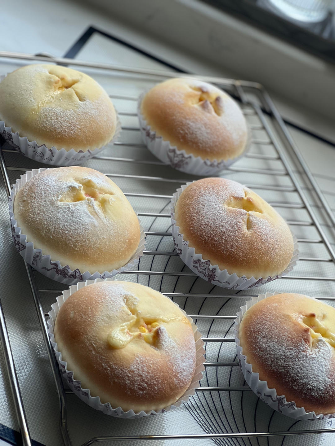 (超好吃的咸口面包）爆浆培根芝士面包