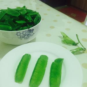 清炒豌豆荚的做法 步骤4