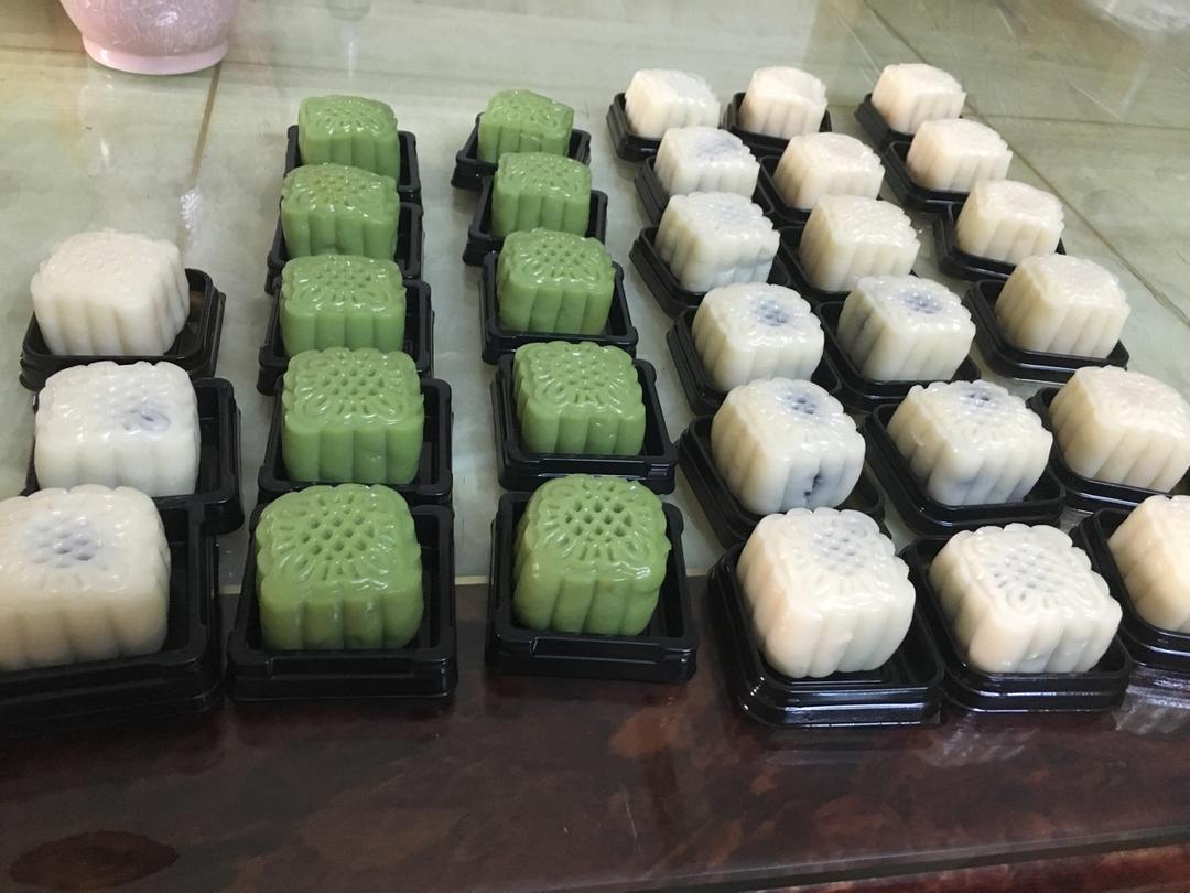 椰蓉奶黄冰皮月饼