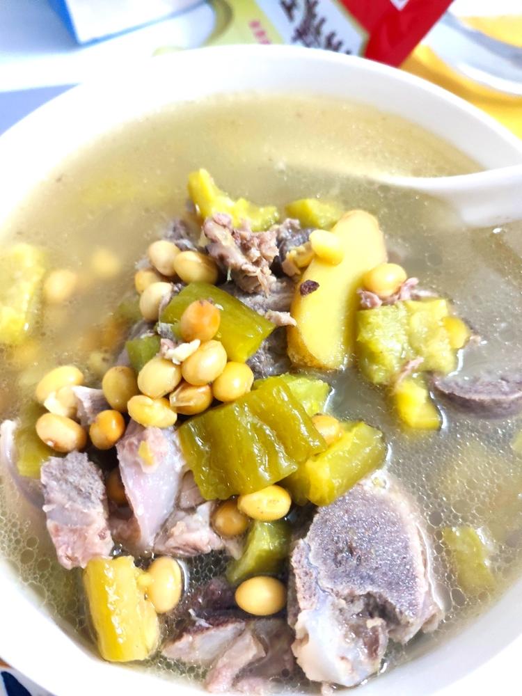 黄豆苦瓜排骨汤的做法