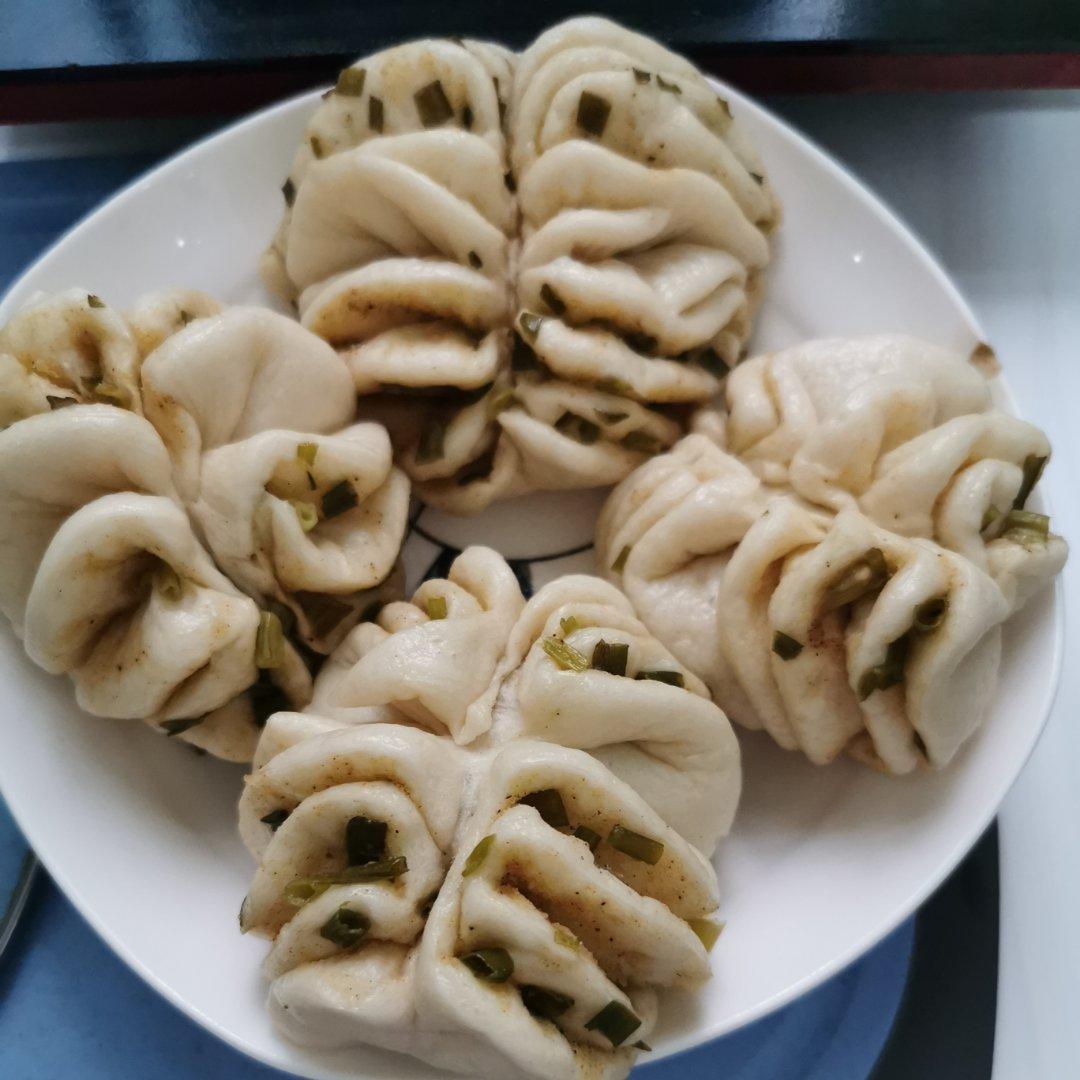 碧波荡漾葱油花卷｜附葱花不变黄小技巧