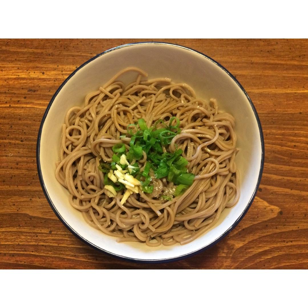 一个人的葱油面