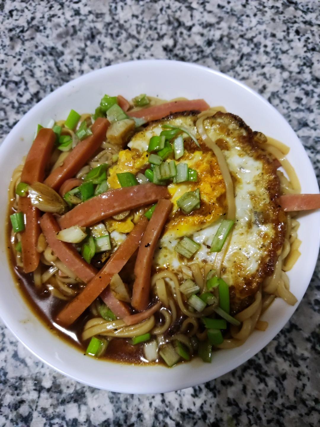 荷包蛋焖面