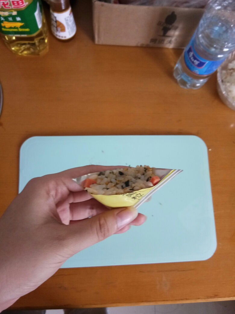 三角饭团寿司的做法 步骤5
