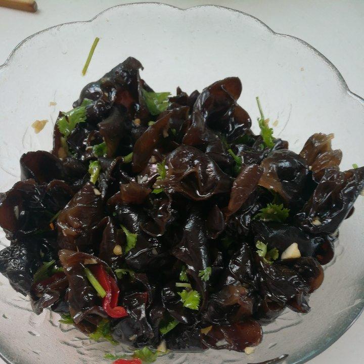 『凉拌木耳的做法，很多人忽略了这最重要的一步』