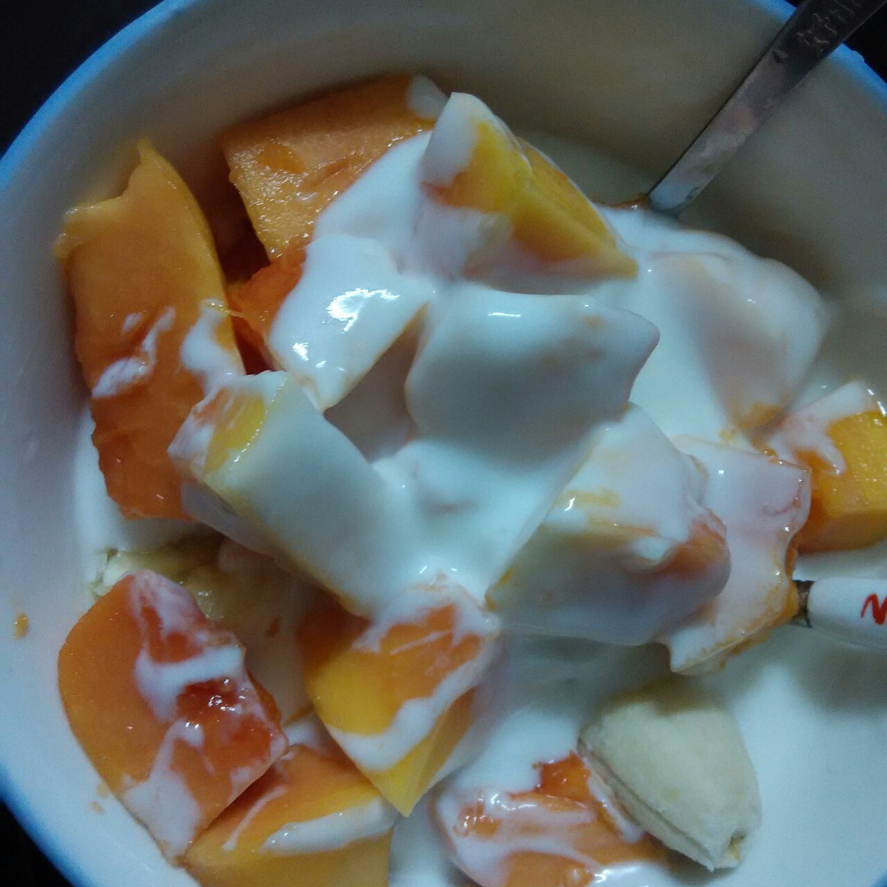 颜晓晨做的木瓜酸奶