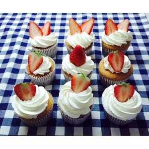 草莓奶油戚风蛋糕/纸杯蛋糕Cupcake的做法 步骤25