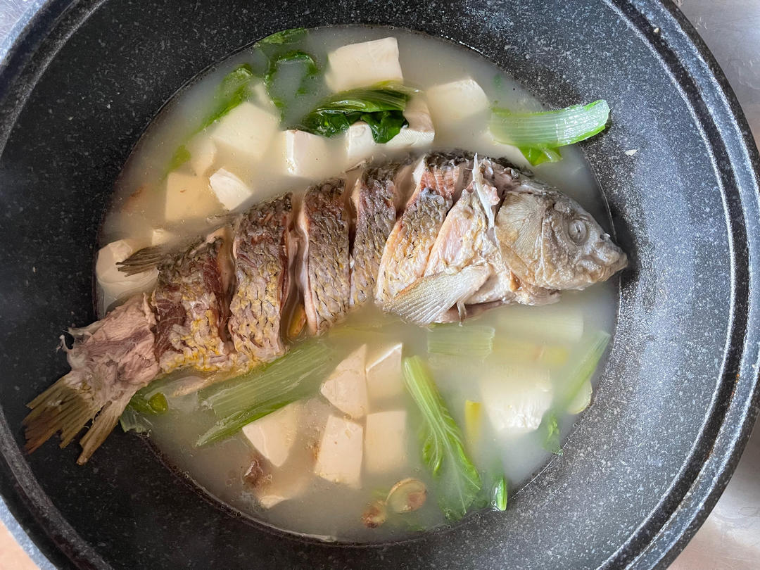 鲜浓鱼汤鲤鱼汤（鲫鱼汤）