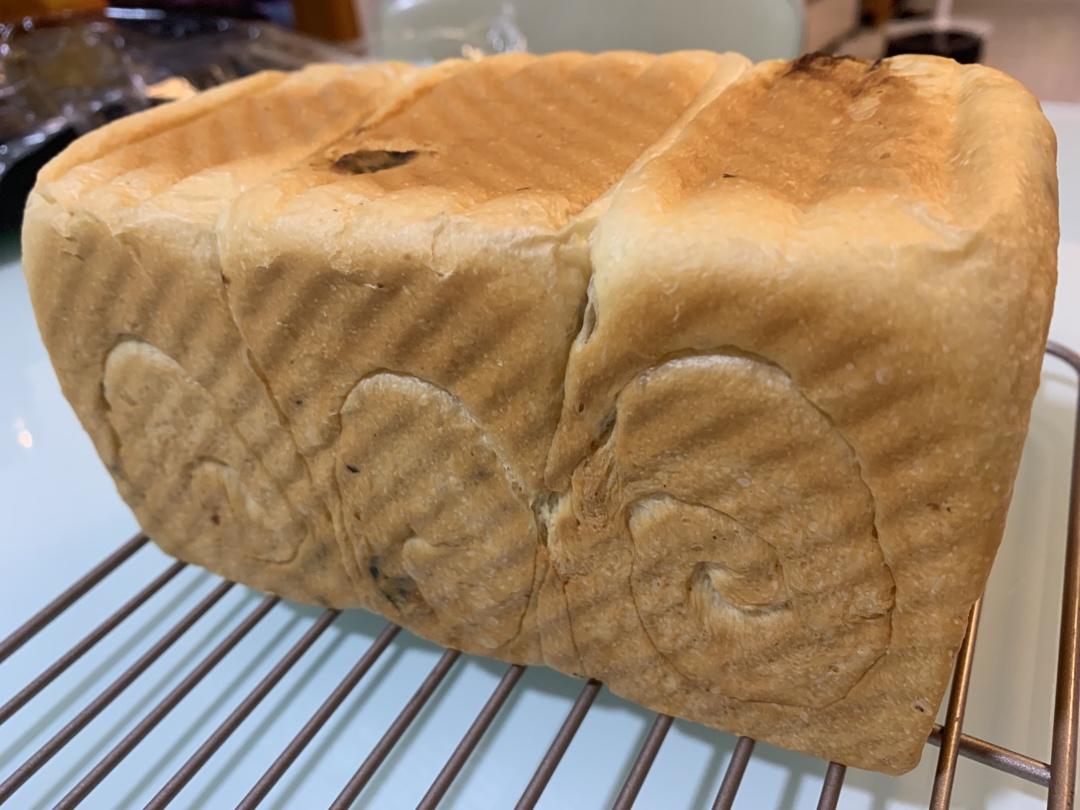 我最近每天做一个的葡萄干吐司，真的超松软好吃！