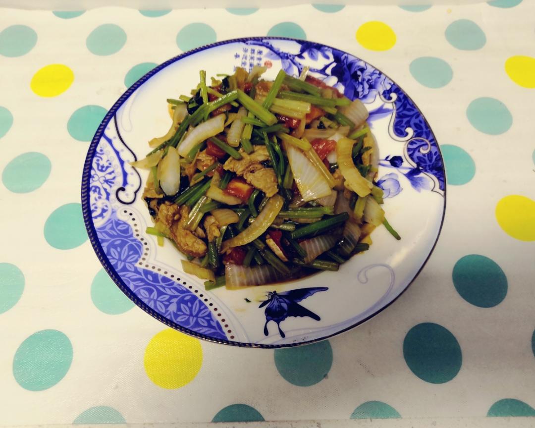 毛芹菜炒肉的做法