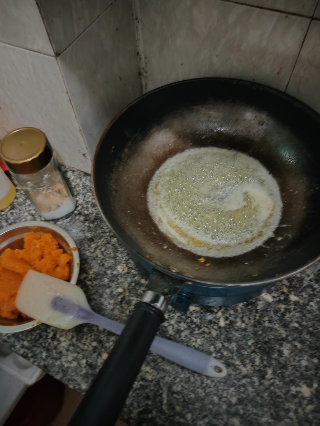 网红新口味‼️咸蛋黄肉松雪花酥