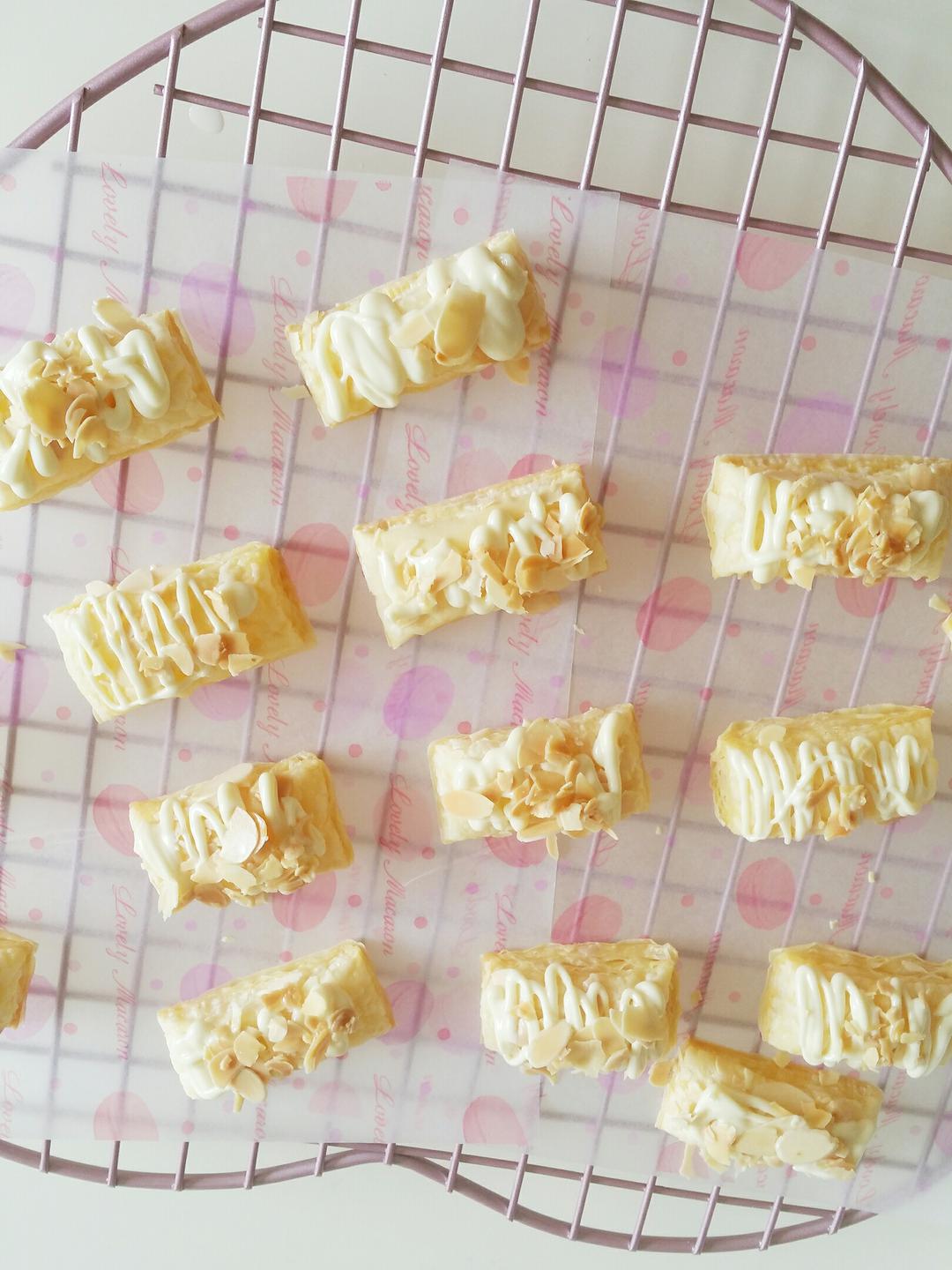 杏仁松塔（杏仁酥）