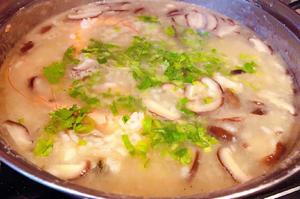海鲜扇贝香菇粥的做法 步骤9