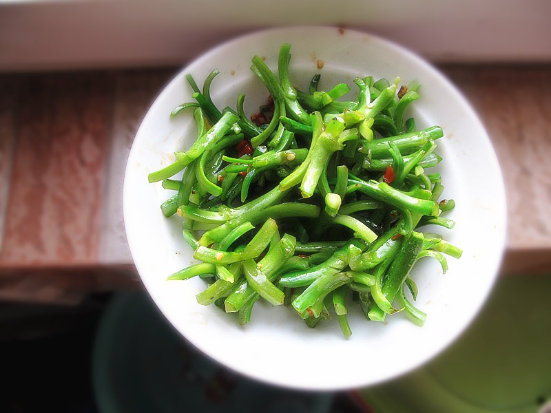 素菜 爆炒芥蓝 崔同学做的爆炒芥蓝 芥兰切了花刀炒起来快熟很多,而且