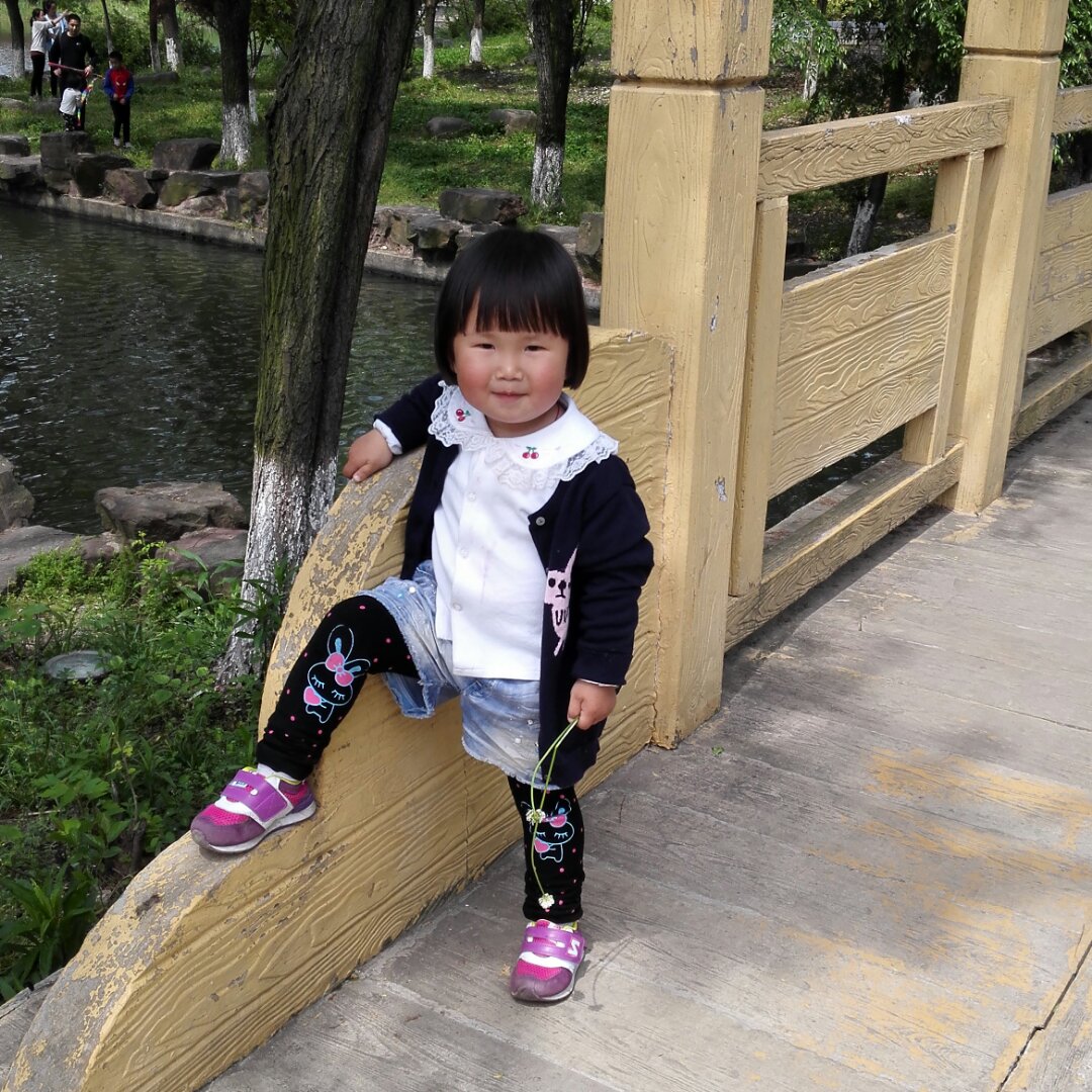 八月灵