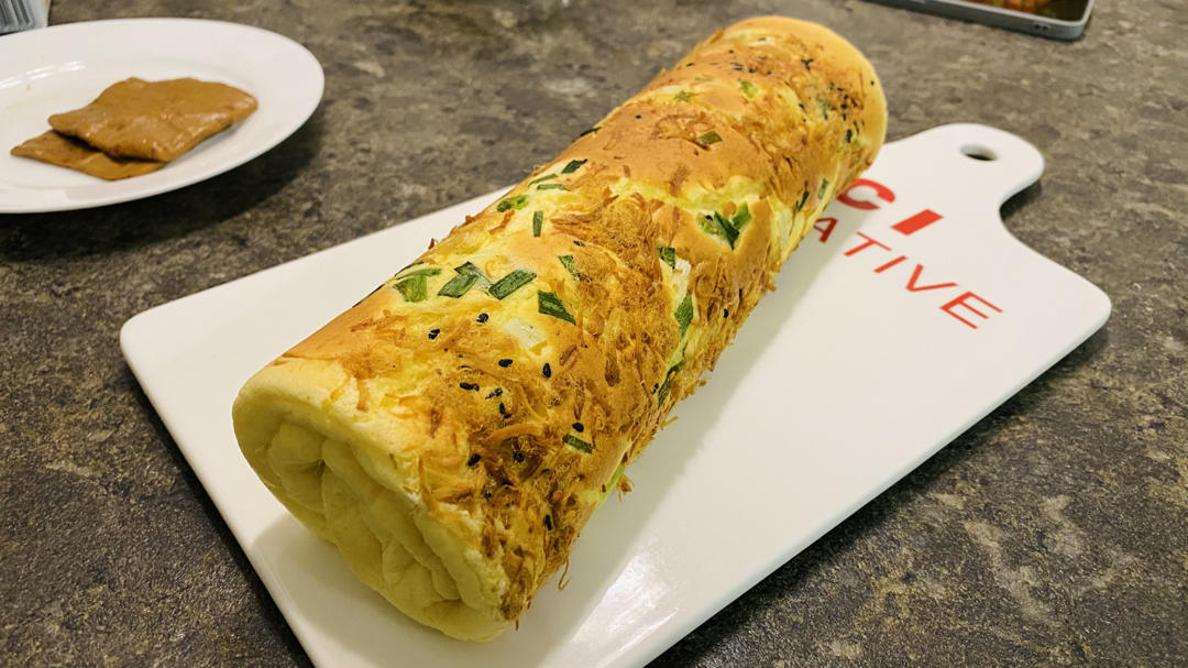 比肉松小贝还好吃的蛋糕卷！5个鸡蛋一碗面粉，够一家人的早餐！