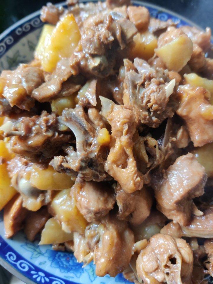 鲜香味浓土豆烧鸡（还是焖鸡？炒鸡？随便啦）