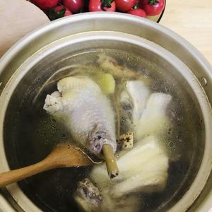 【极简版五指毛桃炖鸡】超级简单版好喝的祛湿鸡汤的做法 步骤5