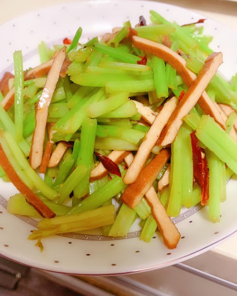 芹菜炒豆干