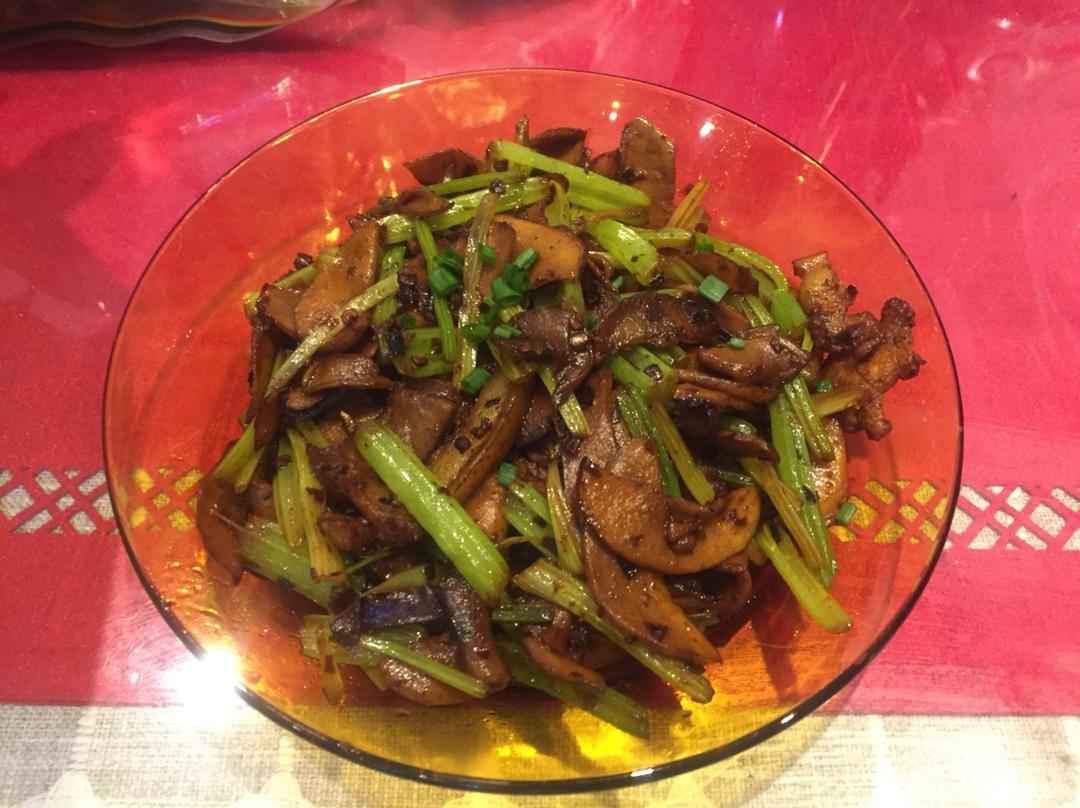 五花肉爆炒杏鲍菇