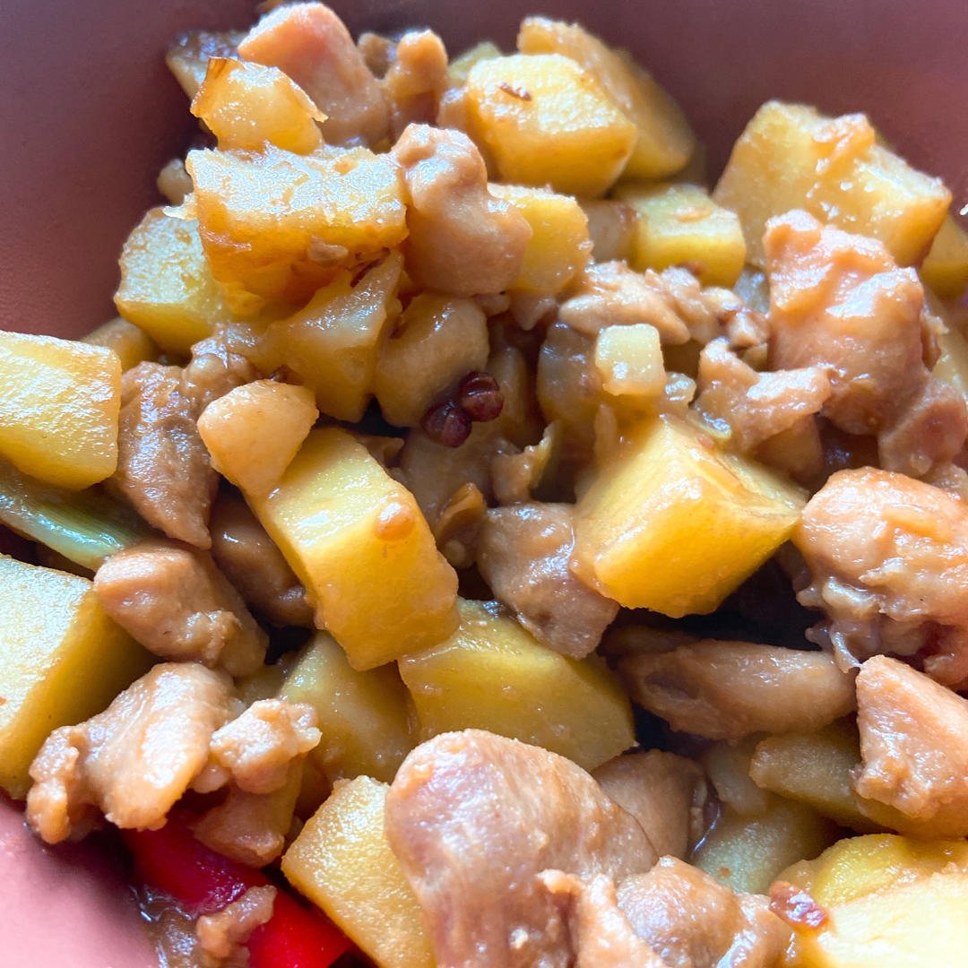 鸡腿肉烧土豆丁