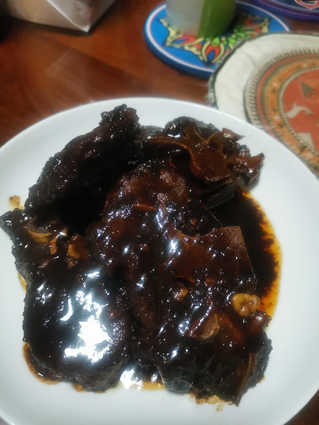 肉香四溢秘制酱牛脊骨