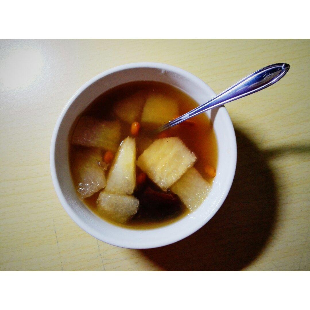 冰糖雪梨红枣养生汤