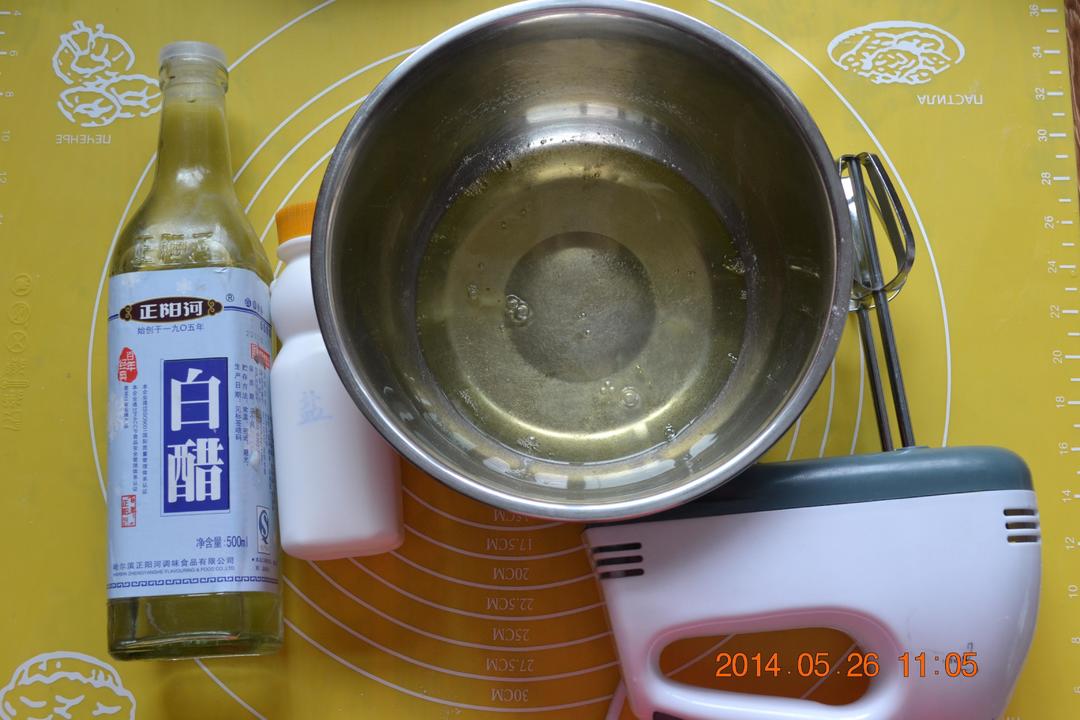 戚风蛋糕(蛋白打发详解版)的做法 步骤8