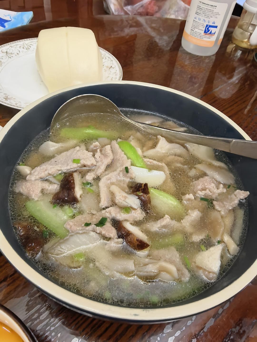 丝瓜蘑菇牛肉汤
