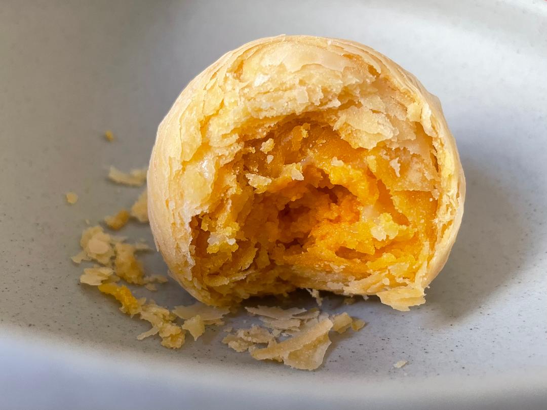 之前去学习并做了5年的中式酥点 今天分享你奶黄芝士螺旋酥！