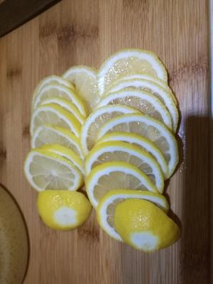 蜂蜜泡柠檬的做法 步骤1
