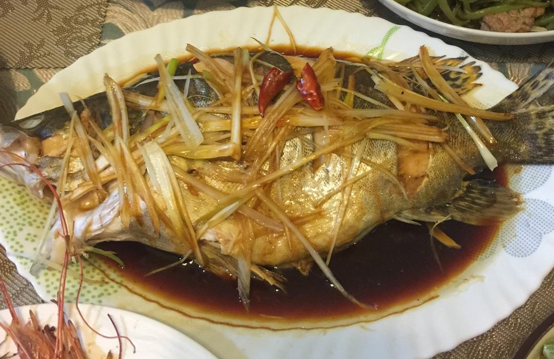 清蒸鱼～娃爸一招儿鲜(附小视频)