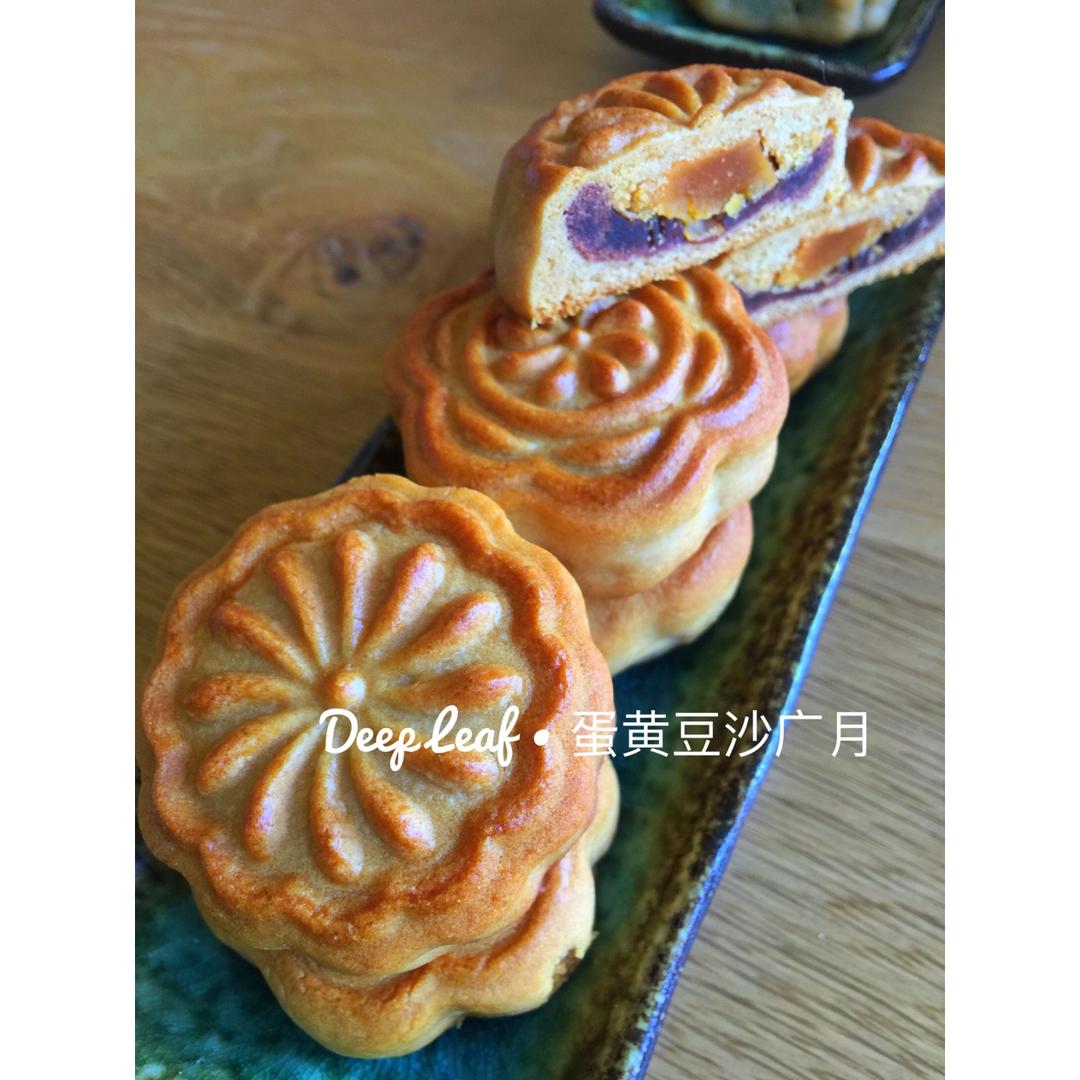 广式月饼—蛋黄芝麻月饼