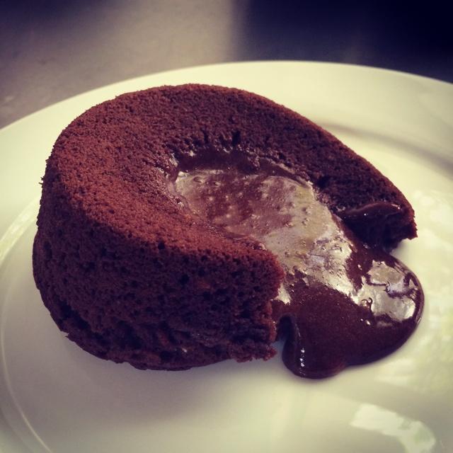 给妹子群的巧克力熔岩蛋糕的做法