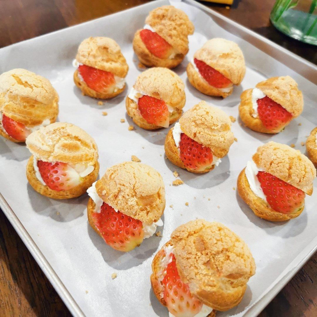 酥皮奶油泡芙--#皮黑森林#