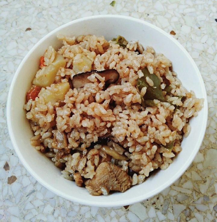 香菇鸡肉焖饭