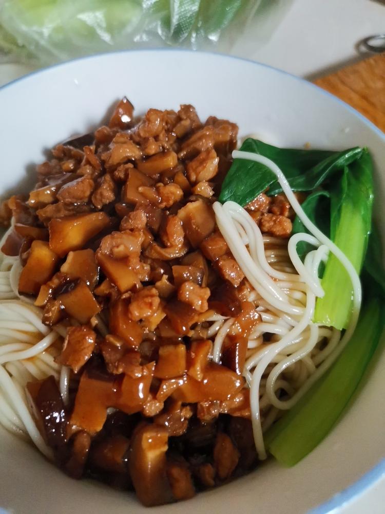 肉沫香菇拌面