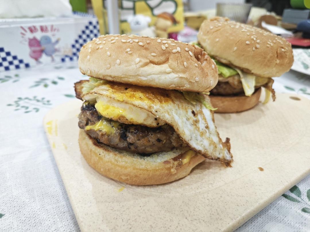 牛肉饼汉堡