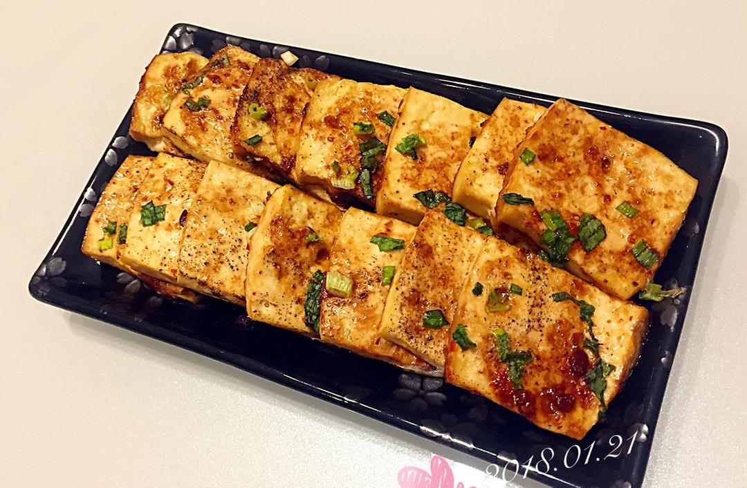 喵爷小厨做的烤豆腐