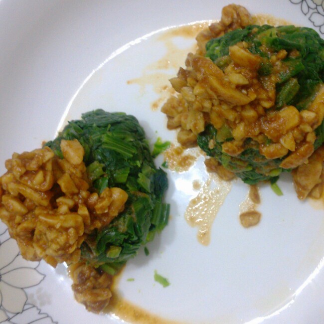 麻酱拌花生菠菜