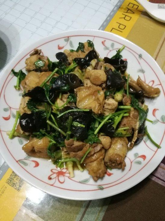 香菜香葱炒鸡肉