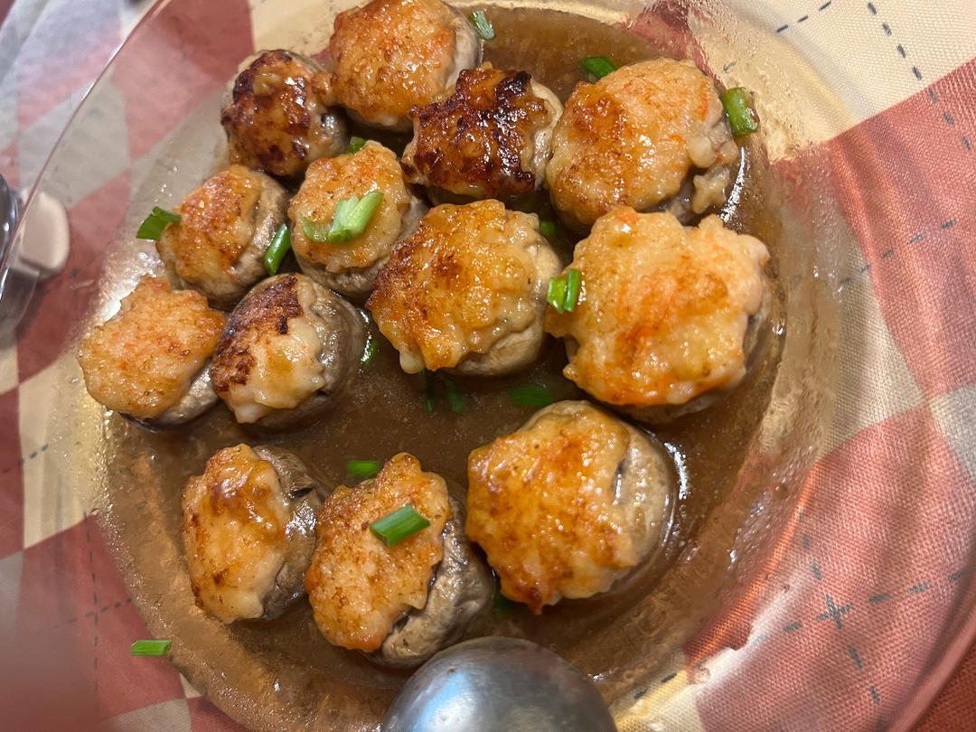 一口爆汁的虾滑酿口蘑