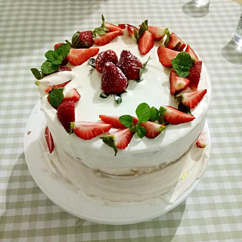 草莓奶油蛋糕/基础戚风胚，徒手脱模剖片及抹面挤花/「戚风及其衍生」烘焙视频蛋糕篇1