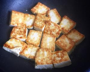 豆腐焖鱼的做法 步骤2