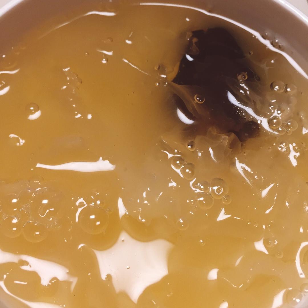冰糖银耳红枣汤