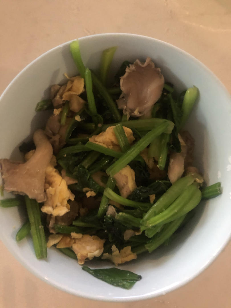鸡蛋蘑菇炒菠菜