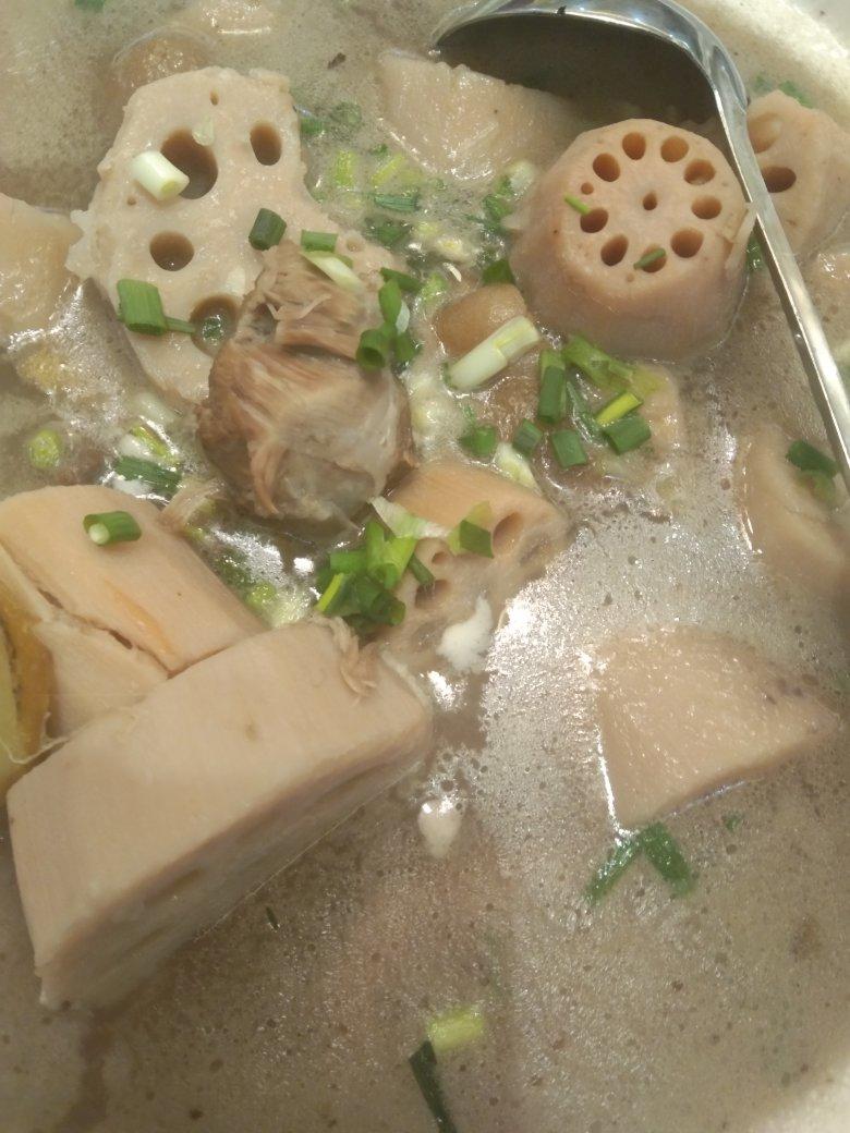 莲藕炖猪蹄